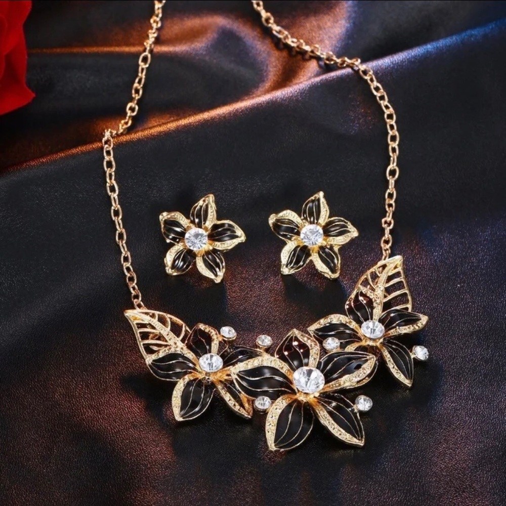 Floral elegant necklace w/ earrings set